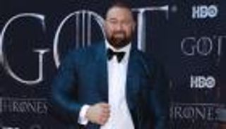 بطل "صراع العروش" يحقق رقما قياسيا بـ"الرفعة الميتة"