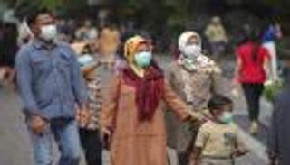 الحياة تعود لماليزيا بعد تخفيف قيود كورونا