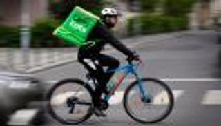 أوبر توقف خدمات توصيل الطعام في 8 دول بينها 3 عربية