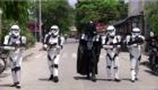 أشرار "حرب النجوم" يفرضون تدابير العزل في الفلبين