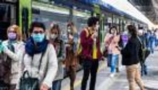 بعد رفع العزل.. الإيطاليون يتذوقون طعم الحرية