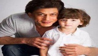 شاروخان وطفله الصغير أبرام