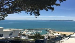 المدينة أصبحت مجرد محلات مقفلة وأزقة فارغة