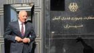 صحيفة إيرانية تحرض ضد سفارات بعد حظر "حزب الله"