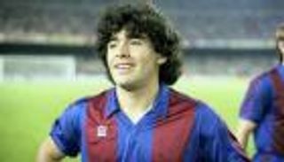 الذكرى 36.. معركة دموية تجرد مارادونا من قميص برشلونة