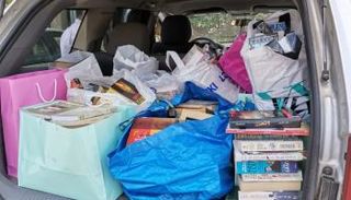 التبرع بالكتب والأشياء غير المستخدمة لدعم المرضى في مراكز العزل