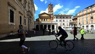 تخفيف إجراءات الإغلاق في عدد من الدول الأوروبية