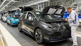  أحد مصانع فولكسفاجن- رويترز