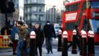 بريطانيا وفرنسا تدرسان تخفيف قيود كورونا