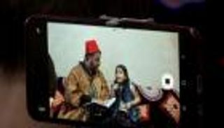 حكواتي غزة يطير بقصصه إلى الإنترنت هربا من كورونا