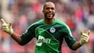 ملعب رمضان.. الصيام يبعد العماني الحبسي عن مباريات ويجان