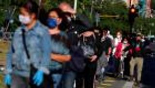 إيطاليا تسجل تراجعا في إصابات ووفيات كورونا