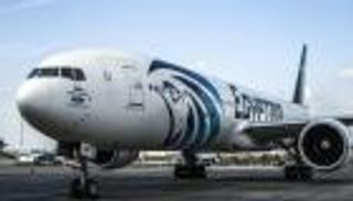 "مصر للطيران" تجلي 301 مصري من العالقين بالإمارات