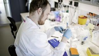 علماء وراثة يبحثون عن أسباب تدهور الحالة الصحية للأصحاء