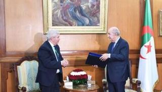 الرئيس الجزائري ورئيس لجنة صياغة التعديلات الدستورية - أرشيفية