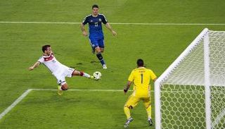 جوتزه يسجل هدف اللقب