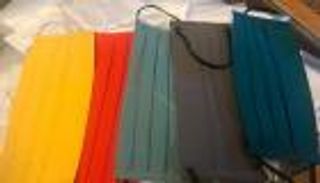 مصممة أزياء مصرية تدخل "حرب كورونا" بكمامات "قابلة للغسل"