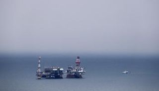 منصة نفط بحرية - رويترز