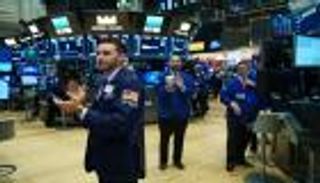 انحسار التوتر بين واشنطن وبكين يصعد بالأسهم الأمريكية