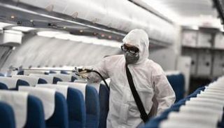 تعقيم إحدي الطائرات