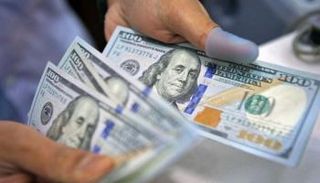 لبنان يعاني شح الدولار