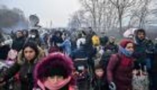 الجارديان: اللاجئون بيادق سياسية بيد أردوغان لإرهاب الغرب