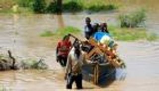 فيضانات مدمرة في 5 دول.. مصرع المئات وتشريد 100 ألف