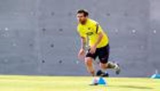 كرة القدم تستعيد ميسي.. كواليس أول مران لبرشلونة