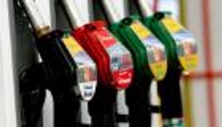 وسط انهيار الليرة.. تركيا ترفع أسعار الوقود للمرة الرابعة في 5 أيام