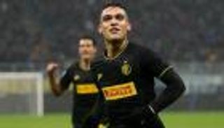 "قوة ميسي" تزيح باريس سان جيرمان من سباق لاوتارو