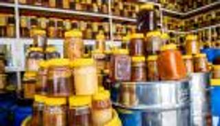 "برز" يزين موائد الإفطار في إثيوبيا.. مشروب من العسل الصافي