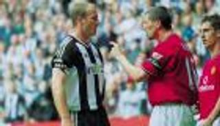 قصة صفقة.. نيوكاسل ينتزع شيرار من أنياب يونايتد