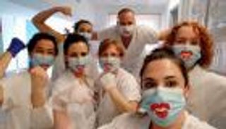 الدعابة والكلمات الرقيقة.. أحدث أسلحة مواجهة كورونا