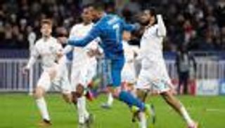 ليون يكذب رئيسه بشأن موعد استئناف أبطال أوروبا