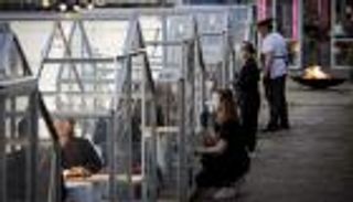 بسبب "كورونا".. المطاعم الزجاجية تنافس التقليدية في هولندا