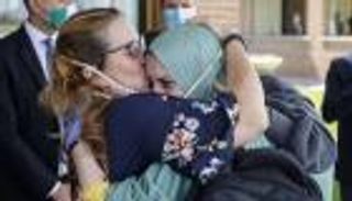 إيطالية تعود إلى بلادها بعد 18 شهرا من اختطافها بكينيا