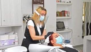 صالونات تصفيف الشعر في إيطاليا كامل العدد حتى يونيو