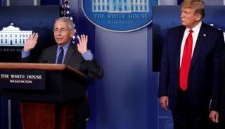 فاوتشي في مؤتمر صحفي بحضور ترامب