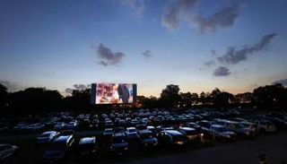 "سينما– درايف".. حيلة إيطالية لكسر ملل كورونا