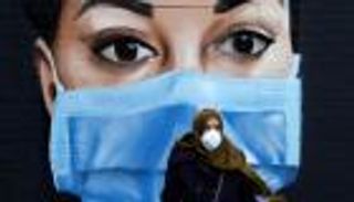 متاحف توثق حقبة "إغلاق كورونا".. حياكة وطهي وأقنعة