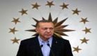 تركيا تتوغل في قمع الحريات.. حبس 17 صحفيا وصفعة أوروبية