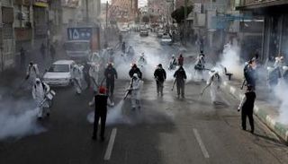 رجال الإطفاء يعقمون شوارع طهران - بيزنس إنسايدر