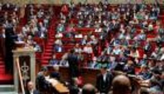 فرنسا تمرر قانونا مثيرا للجدل ضد الكراهية على الإنترنت