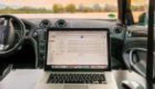 للعمل في هدوء.. كيف تحول سيارتك إلى مكتب؟