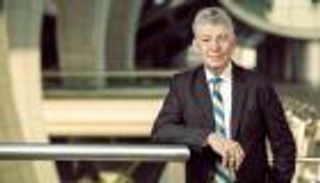 مطارات دبي: استعادة الحركة الجوية رهن تطوير علاج لكورونا