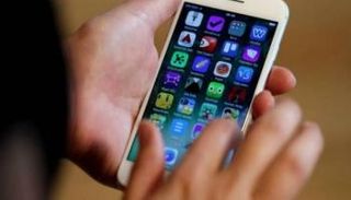 كيفية حظر المكالمات الآلية والرسائل الإعلانية في آيفون؟