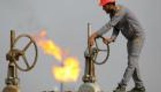 هل ترتفع أسعار النفط بعد خفض الإنتاج؟.. باركليز يجيب