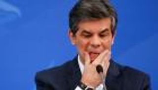 "كورونا" يدفع وزير الصحة البرازيلي للاستقالة