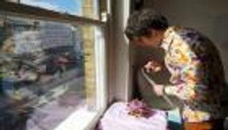 خضراوات وفواكه على شكل "كورونا".. إبداعات شاب بريطاني