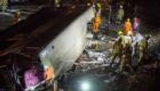 مصرع 6 وإصابة 20 في انقلاب حافلة بالصين